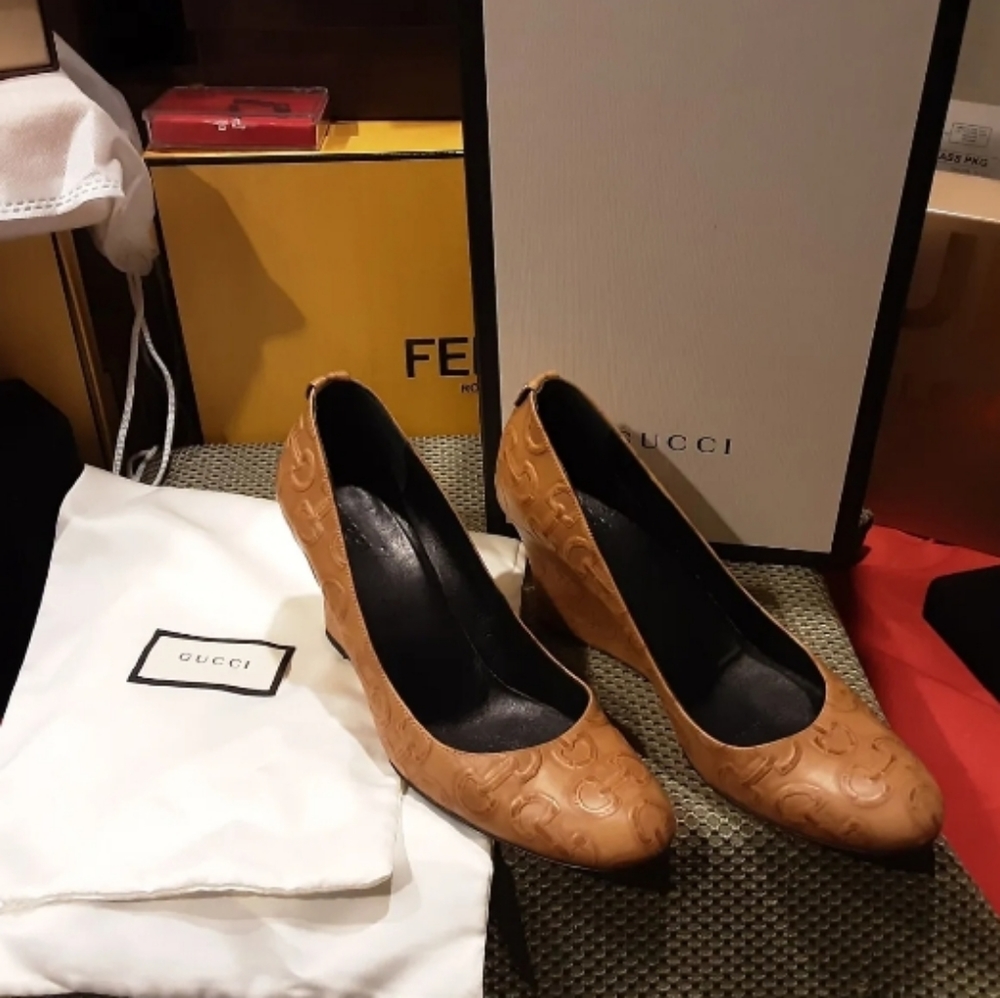 GUCCI  Leather Pumps. Vintage- Sz 38. Great Condition. AUTHENTIC.